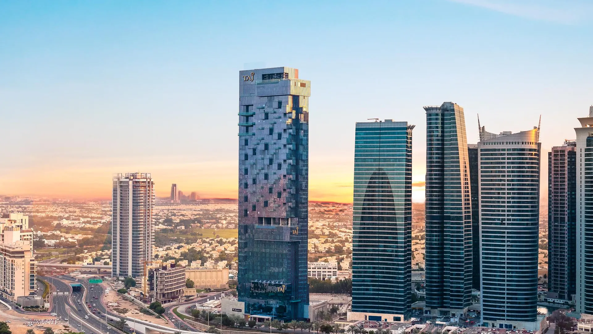 Taj Jumeirah Lakes Towers Ντουμπάι 5*,