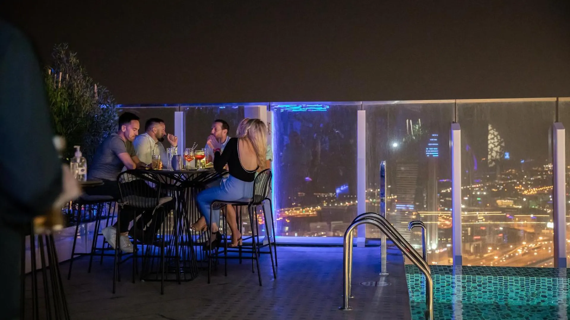 Taj Jumeirah Lakes Towers Dubaj Hotel