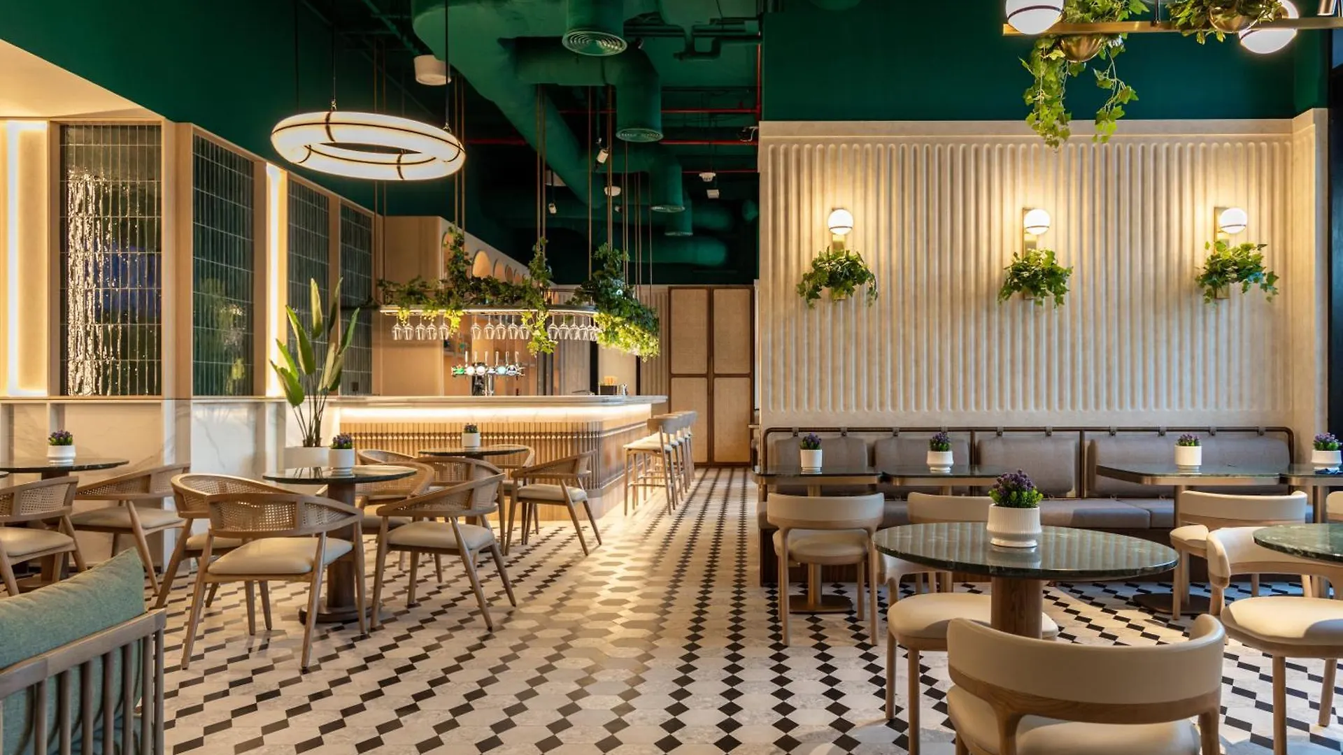 Taj Jumeirah Lakes Towers ドバイ ホテル